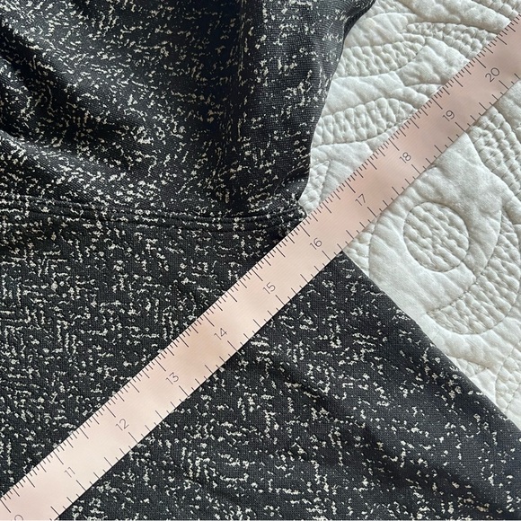 Lululemon - Rest Less Cropped 1/2 Zip - Herringbone Fade Black / White - Picture 10 of 11